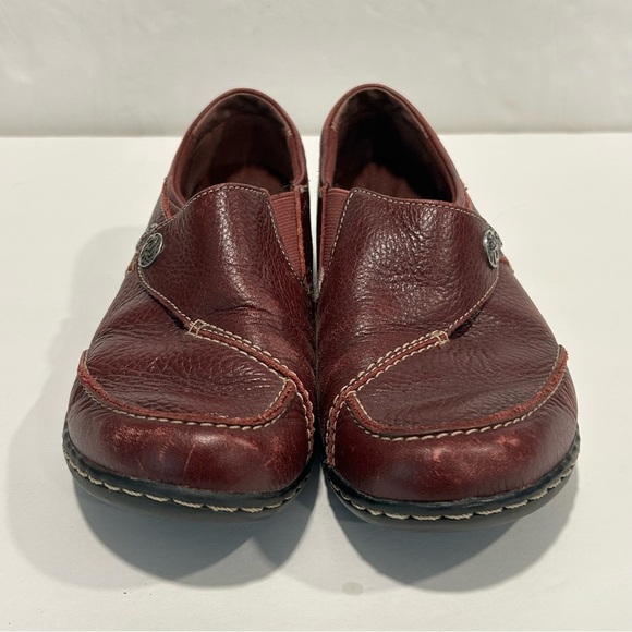 Clarks Ashland Loop Womens Size 7.5M Burgundy Textured Leather Loafers - Picture 2 of 12